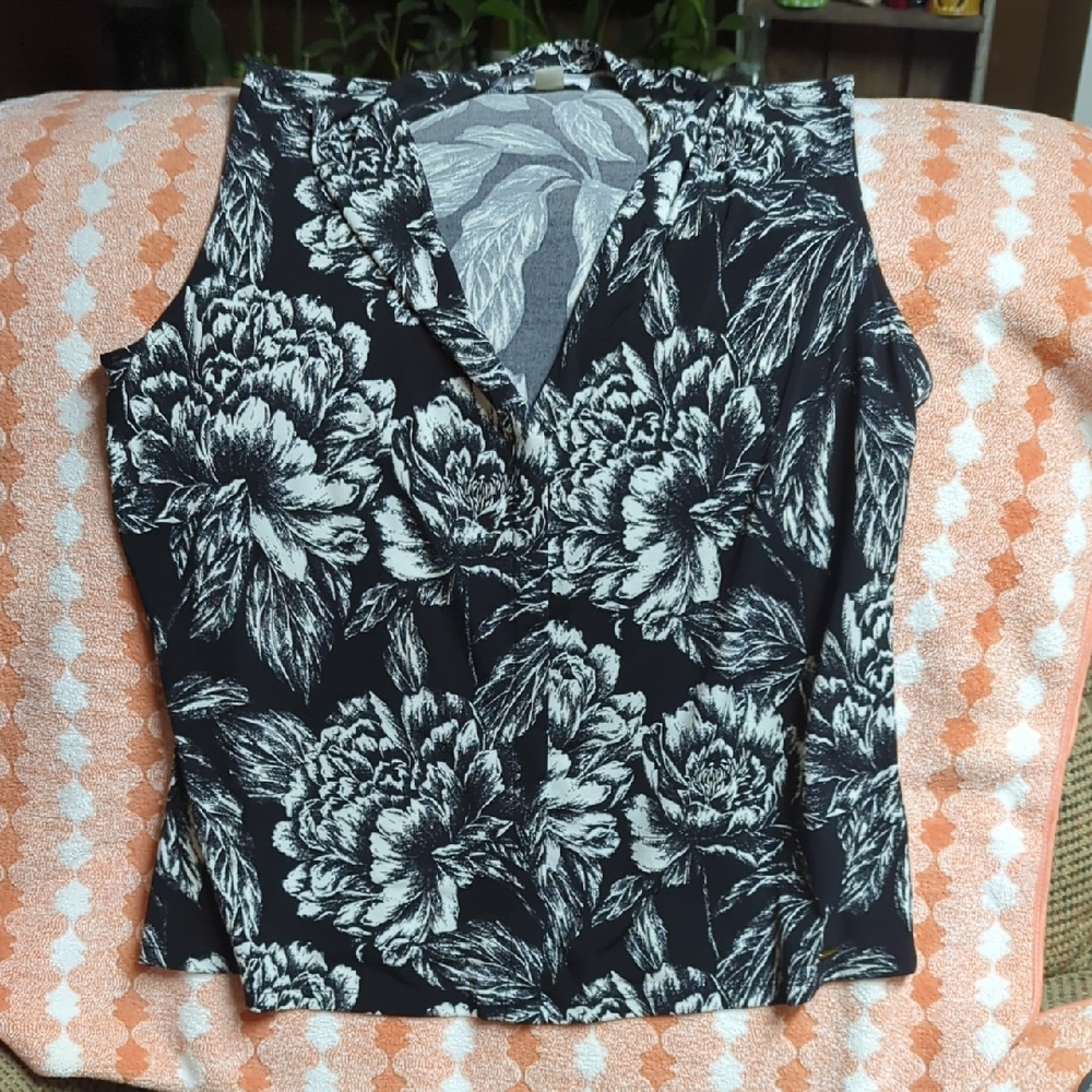 Calvin Klein Black and White Fitted Blouse with Notched Collar